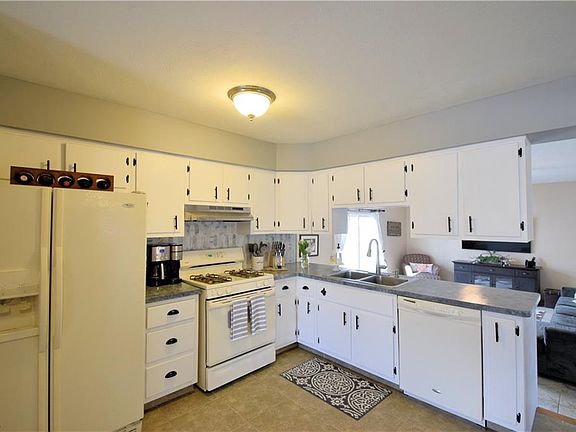 2nd image of 3161 Woodlawn Dr