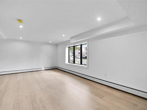5th image of 500 2nd St #B