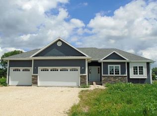 10289 E Shagbark Ln, Rochelle, IL 61068