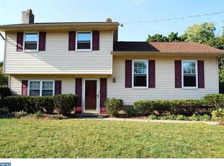 101 York Dr, Edgewater Park, NJ 08010