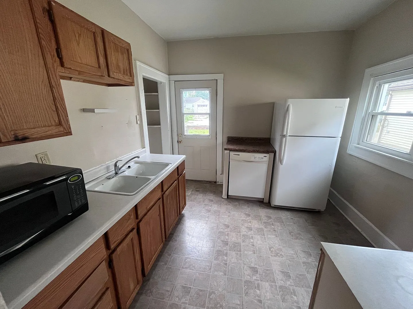 3 Bedroom 1 Bath Near Campus — Photo 3