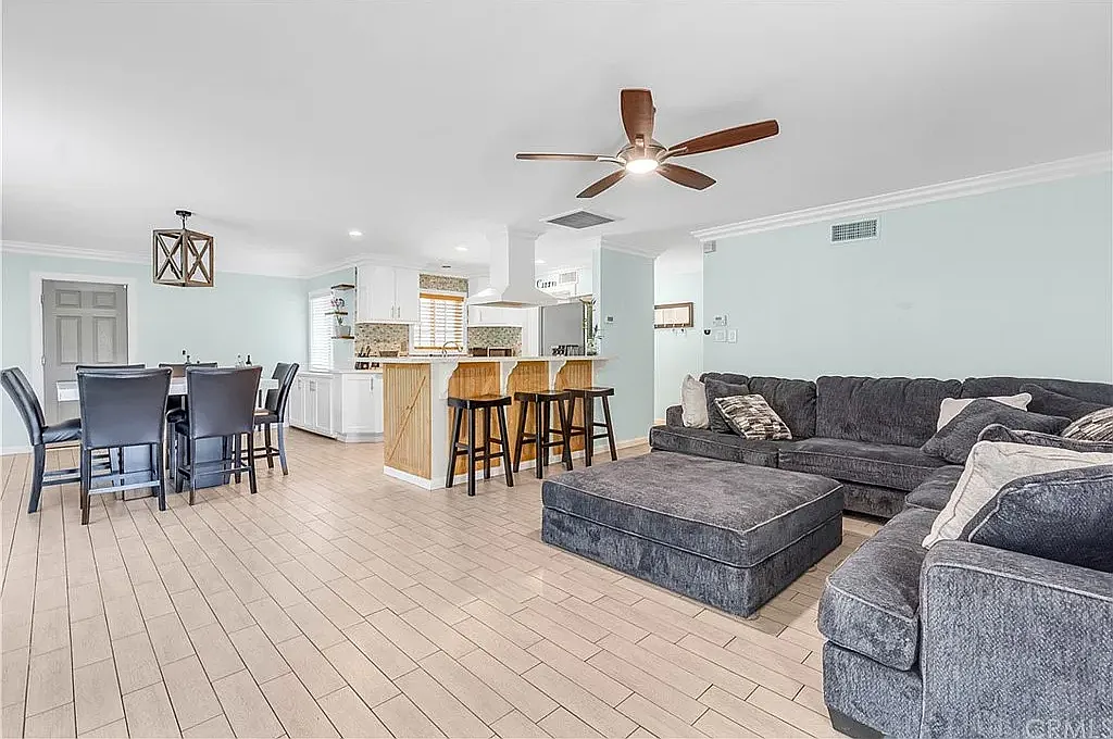 3 bed, 1332 sqft, $6,500 — Photo 3