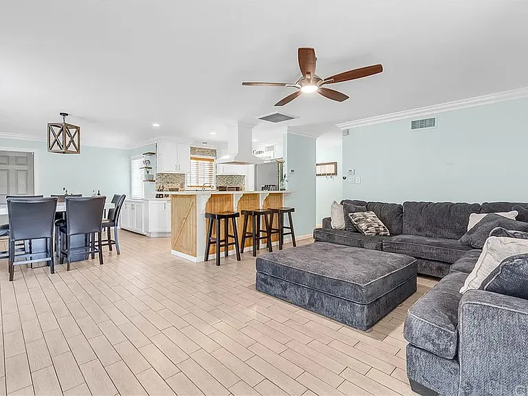 25441 Park Ave — Photo 3