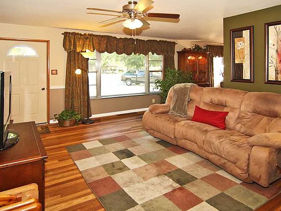 2nd image of 2324 Winton Ct