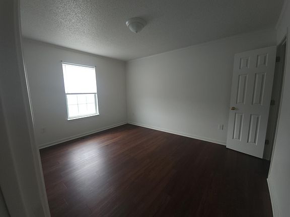 4th image of 310 Emily Ln