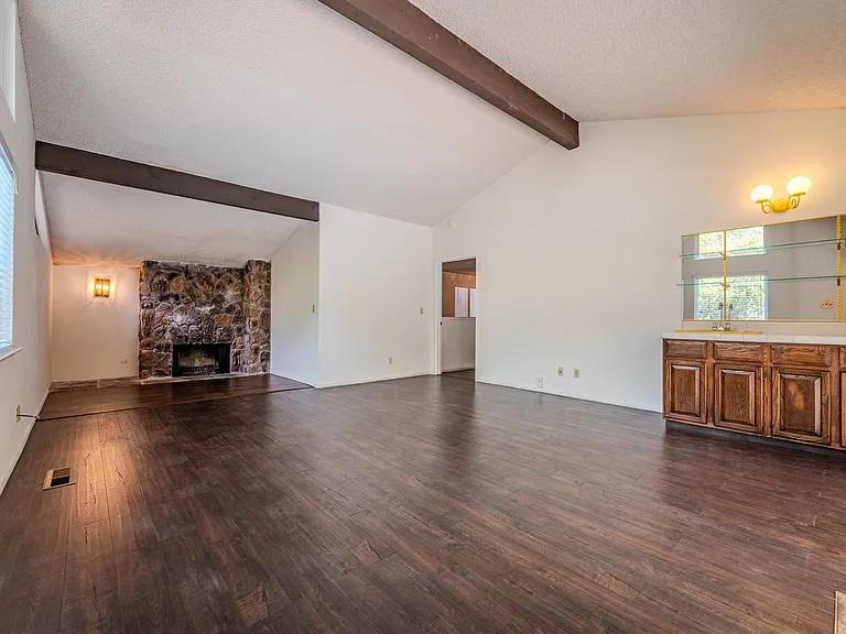 327 Clarkin Ct — Photo 10
