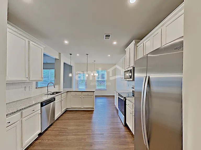 693 Woodall Rd — Photo 3