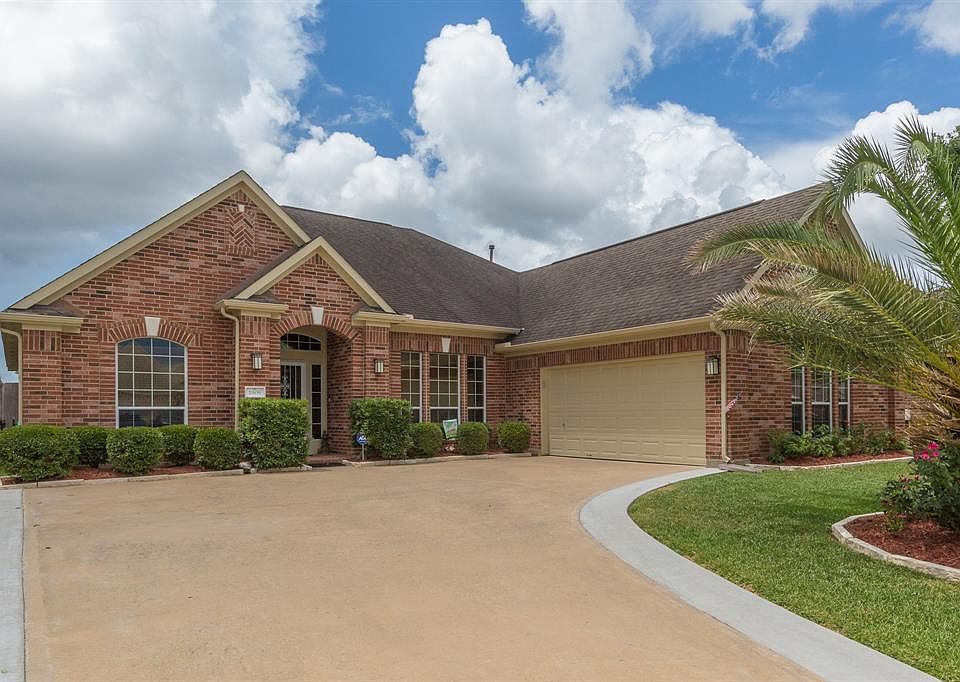 1st image of 1905 S Everglades Dr