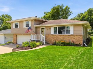 221 Zenith Dr, Council Bluffs, IA 51503