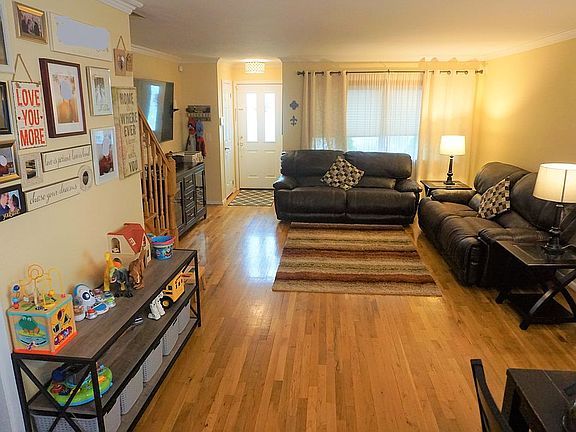 5th image of 10 Willowwood Ln