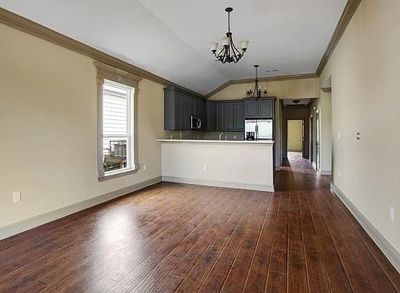 2nd image of 3333 Pine St