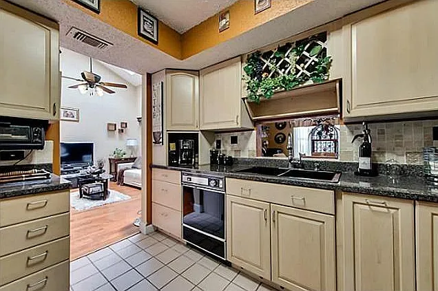 826 Creekside Dr — Photo 6