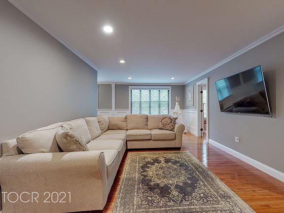 5th image of 758 Sierra Vista Ln