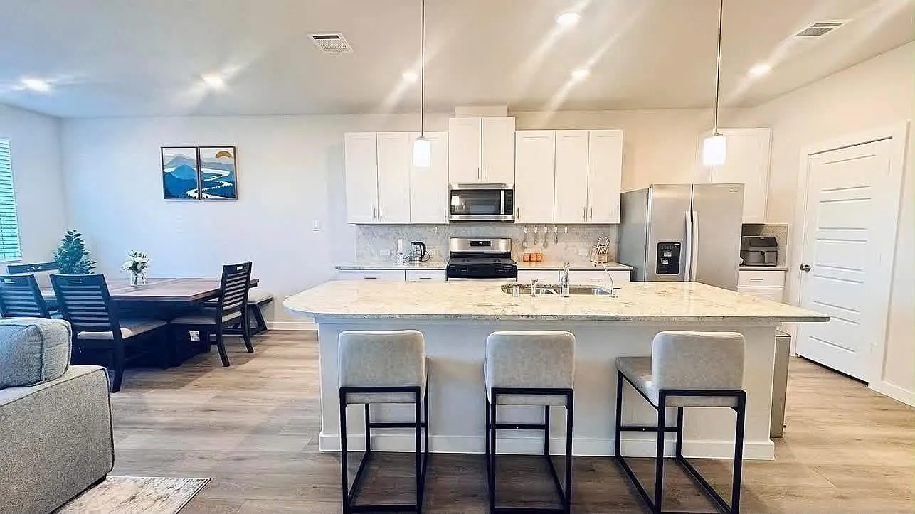 3 bed, 2.5 bath, 1703 sqft, $2,200 — Photo 4