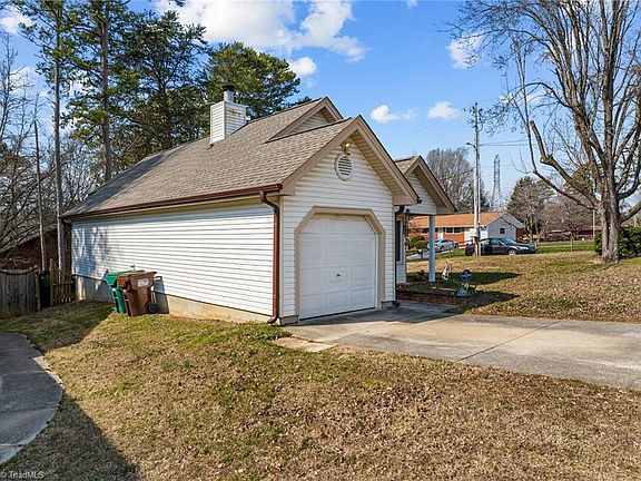3rd image of 3100 Westbury Dr