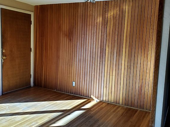 3rd image of 3212 Cardenas Dr NE