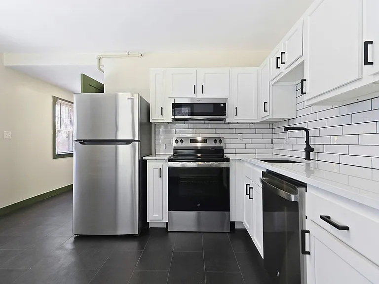 416 N College Ave #4 — Photo 3