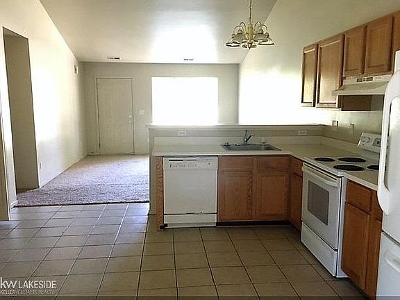4th image of 1848 Imperial Hwy