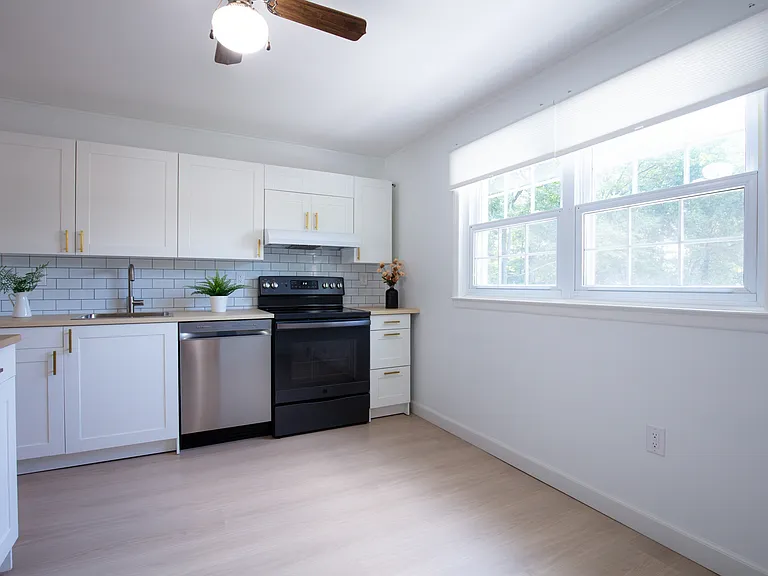 1026 Fox Run — Photo 8