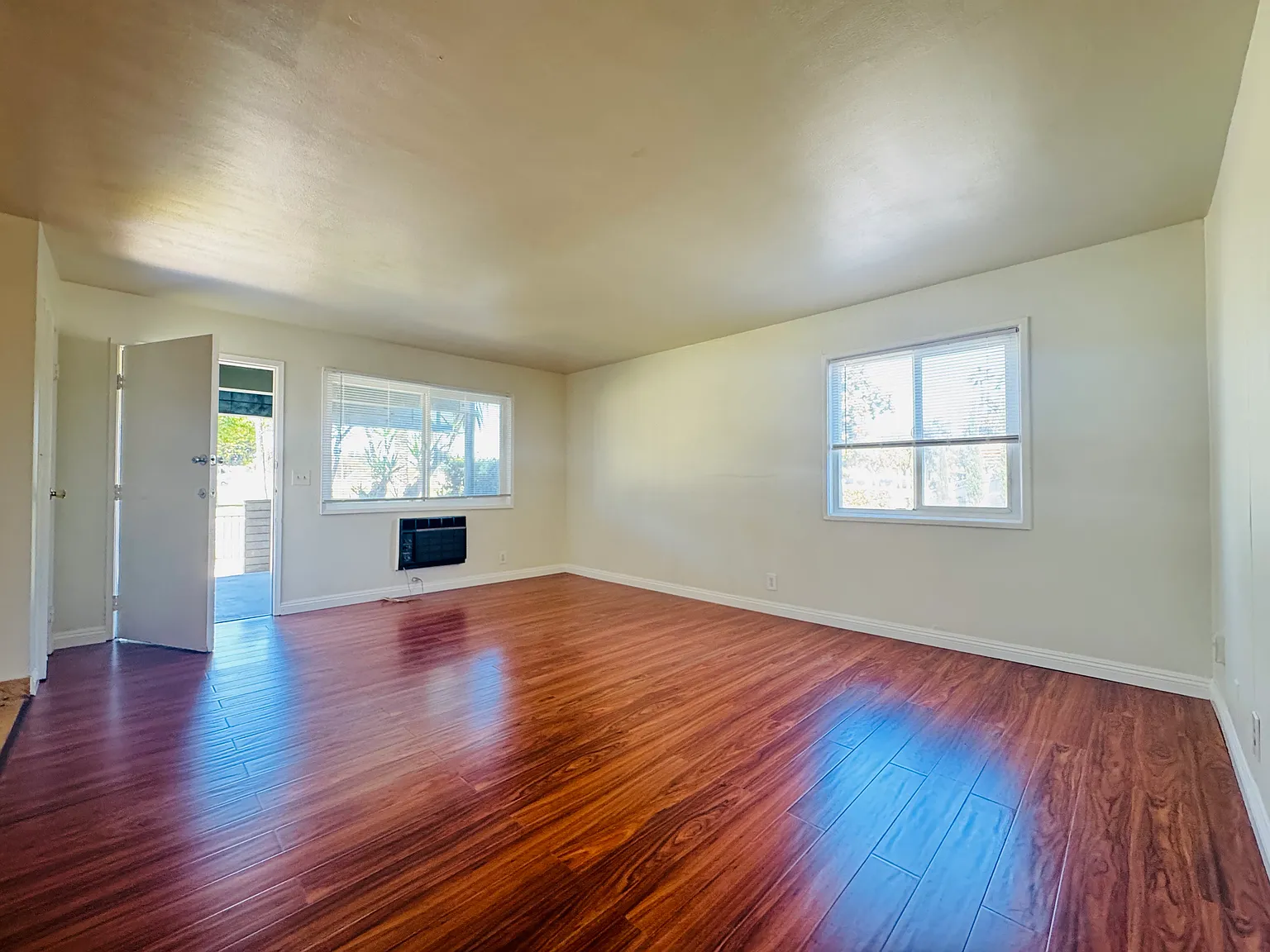 2 bed, 955 sqft, $2,500 — Photo 3