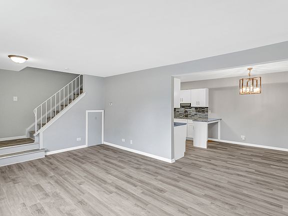 5th image of 1308 Kingsbury Dr Unit B