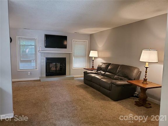 4th image of 400 Sweetgum Dr