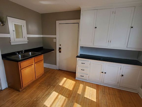3rd image of 2872-2872A N 56th St