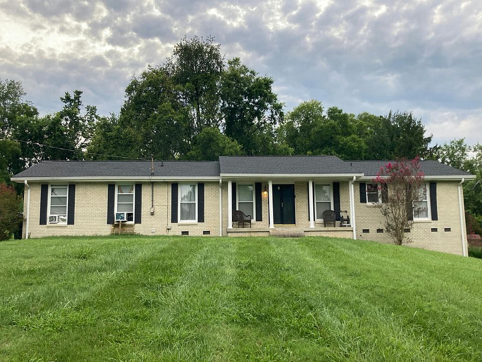 1st image of 214 Tyne Bay Dr