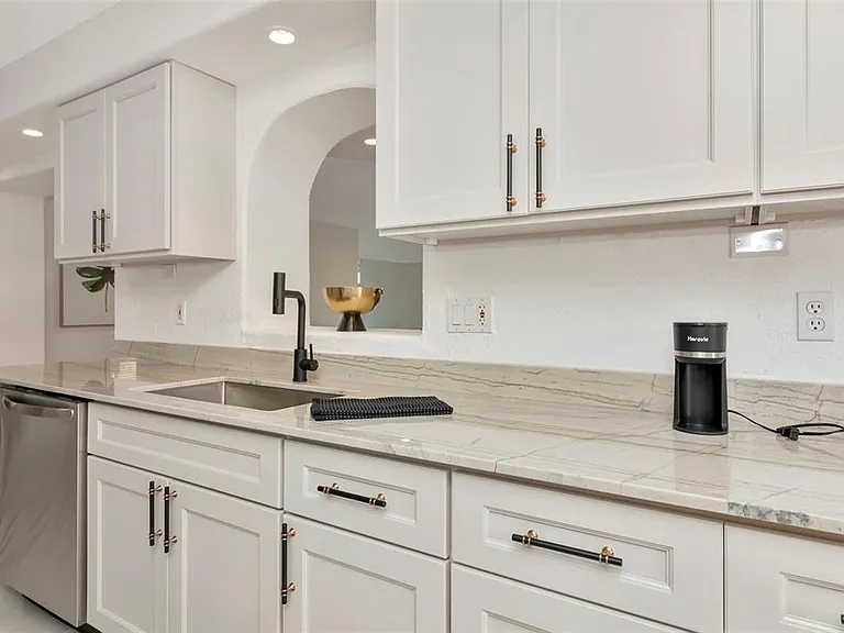 681 Avenida De Mayo — Photo 21