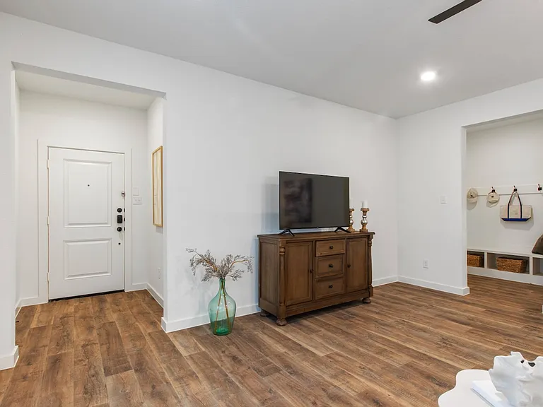 1809 N Peach Creek Dr — Photo 4