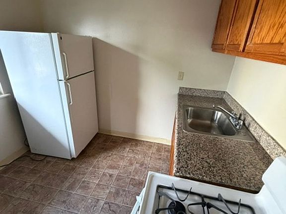 4th image of 1537 8th Ave APT A