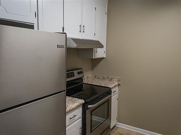3rd image of 131 Candlebrook Dr #1