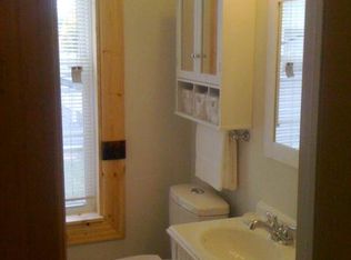 1020 University Ave APT 4, Dubuque, IA 52001