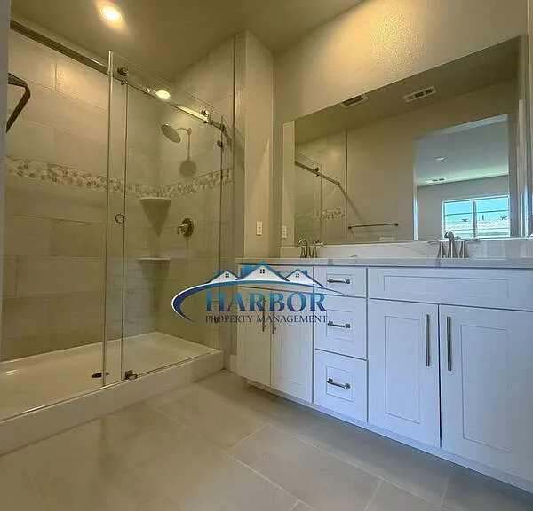 1492 W Sunrise Ln — Photo 16