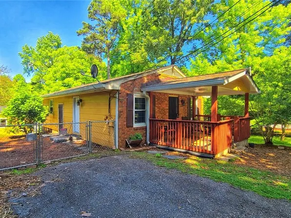 217 Willowood Dr, High Point, NC 27260
