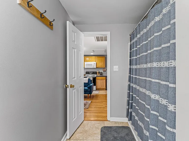 915 Lafayette Blvd #B — Photo 24