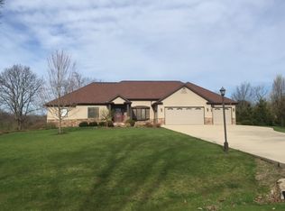 1917 W Leopard Dr, Dixon, IL 61021