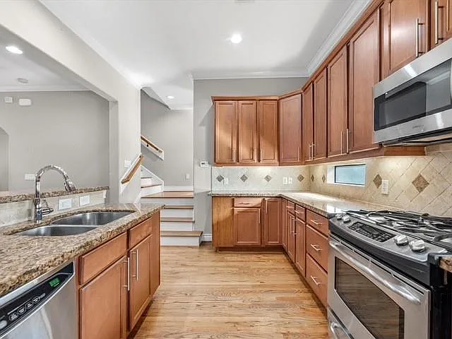 2505 Dallas St — Photo 4
