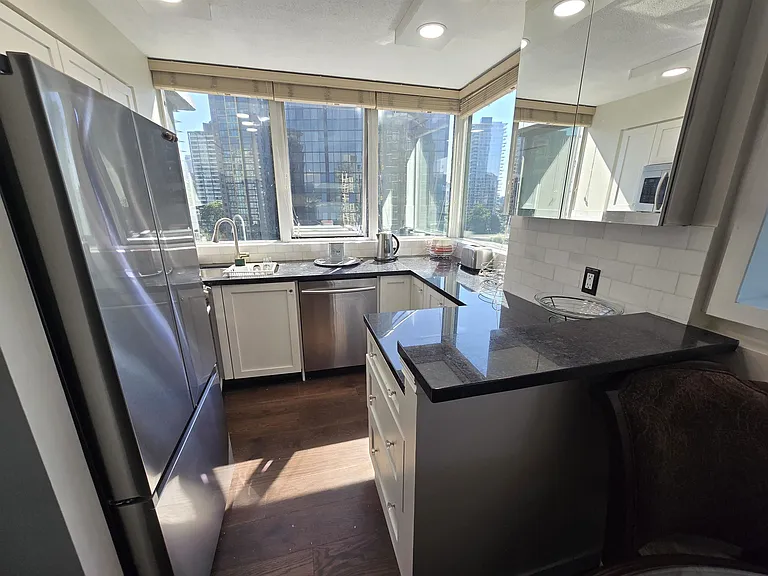 588 Broughton St #1705 — Photo 10