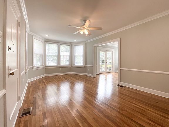 3rd image of 735 E 52nd St APT 2