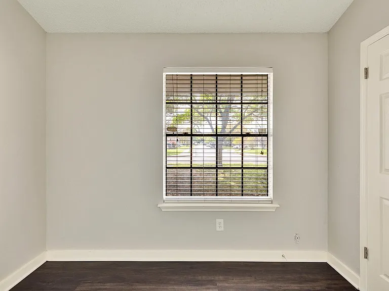 2104 Agarita Trl — Photo 20