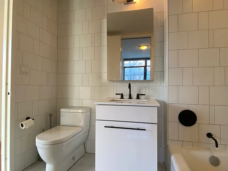 180 Nassau St #7M — Photo 8