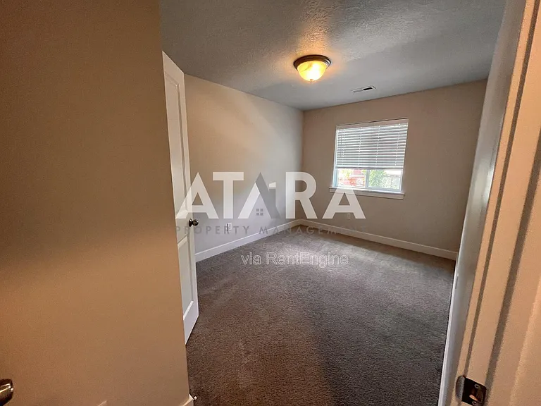 291 E Grace Ln — Photo 28