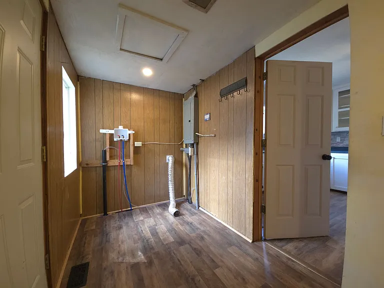 402 Oregon St — Photo 17