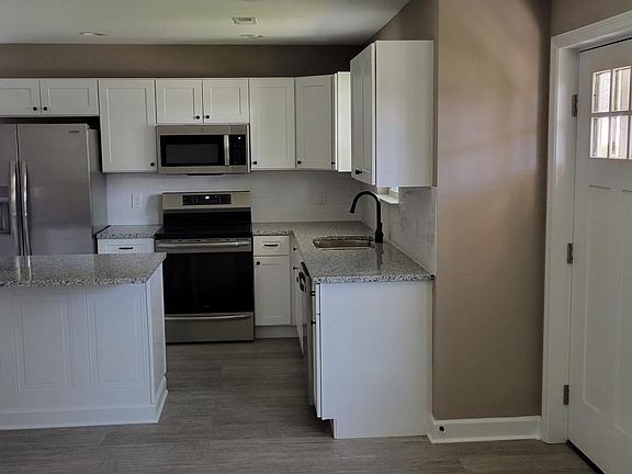 2nd image of 1707 S Beech St