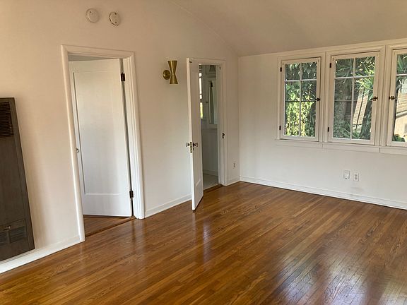 3rd image of 834 1/2 Silver Lake Blvd