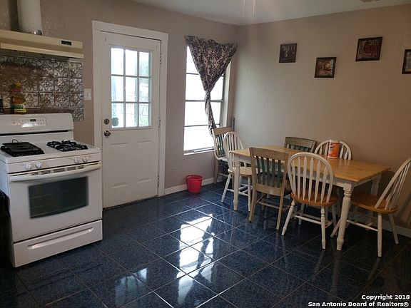 3rd image of 2523 Aiken St