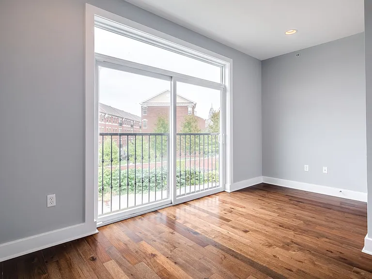 2633 Catharine Street — Photo 10