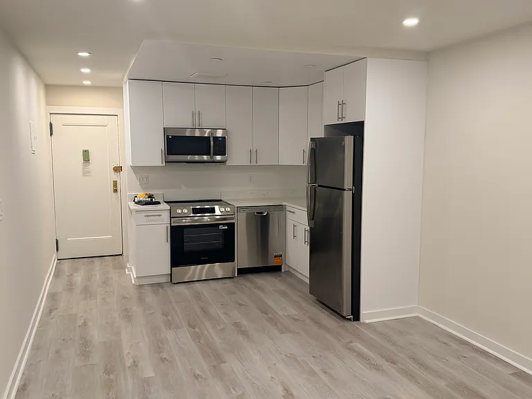 3615 Oxford Ave #7 — Photo 5