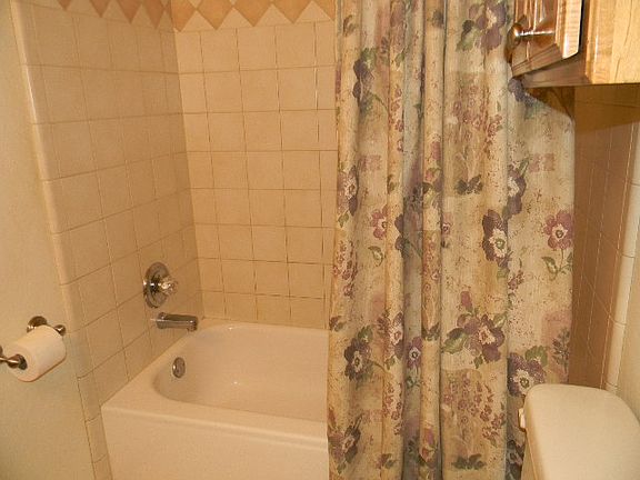 5th image of 2200 SW 122nd Ter